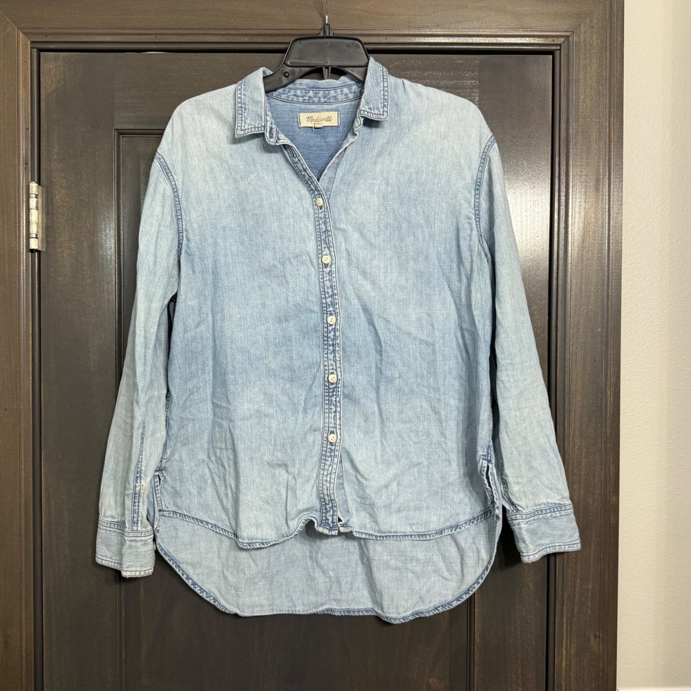 Madewell Light Wash Denim Chambray Button Down Shirt Womens Medium Relaxed Hem